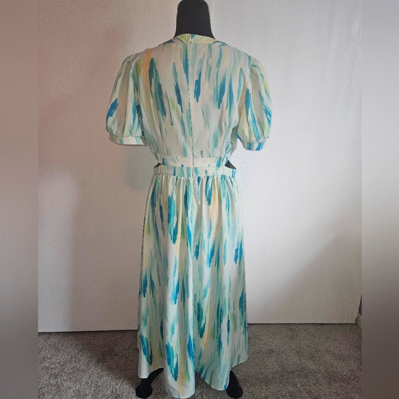 Elegant Puff Sleeve Cut Out Party Dress - Size Large - Picture 9 of 10